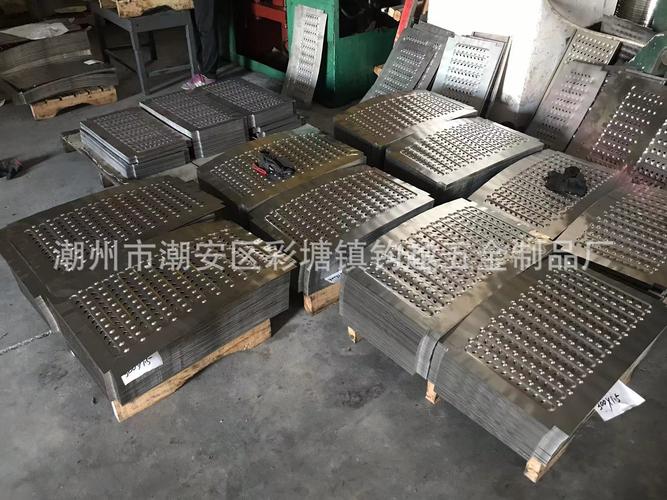 定制工程批发不锈钢地沟盖板 后厨排水沟盖选型与采购全指南